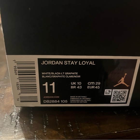 Men’s size 11 Jordan’s - Picture 4 of 5